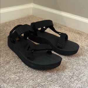 NWOT Teva Midform Universal Sandal